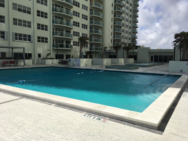 Building Photo - 3410 Galt Ocean Dr