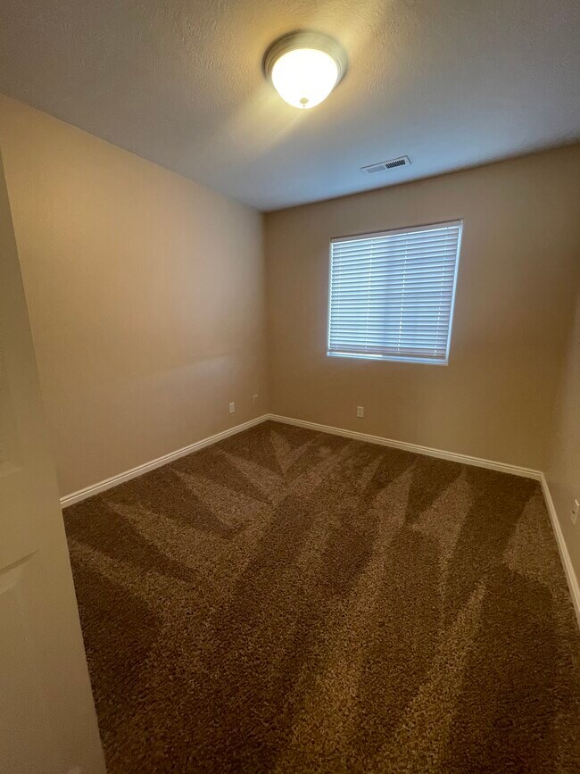 Building Photo - 419 N 2900 E