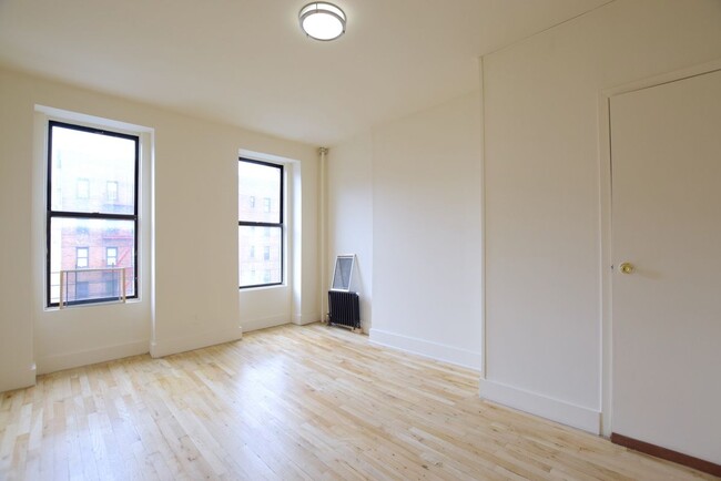 Building Photo - 112 E 116th St