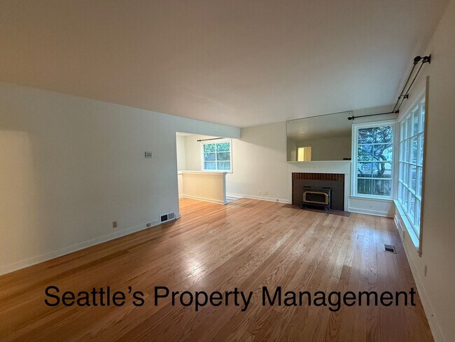 Building Photo - Deceptively Large Wedgewood Home!