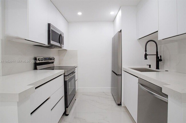 Building Photo - 13250 SW 7th Ct