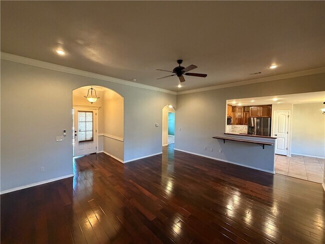 Building Photo - 3302 SW Briar Creek Ave