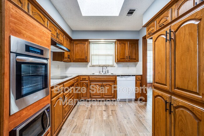Foto del edificio - 1414 Woodcreek Dr