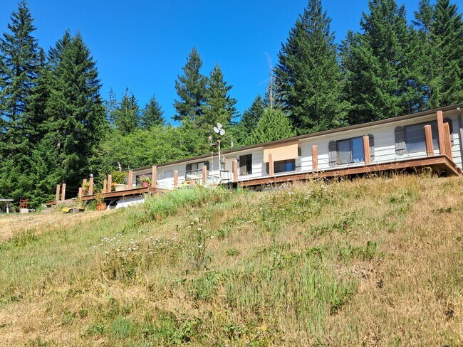 Building Photo - Seabeck 3 Bedroom Oasis Available for Rent...