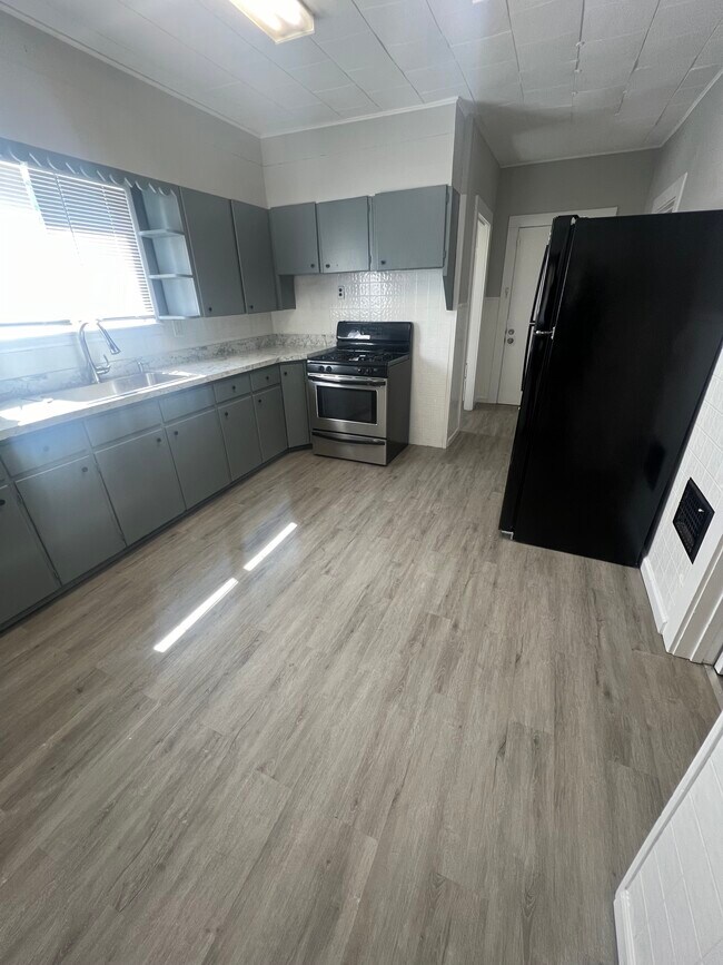 Foto del edificio - 334/336 Parkdale Ave.