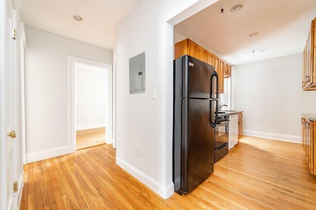 Building Photo - Charming 2 Bedroom - No Broker Fee