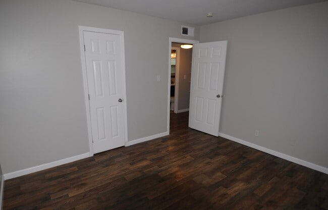 Building Photo - Charming 3-bedroom, 1.5-bathroom house loc...
