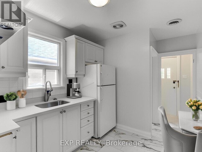 Building Photo - 11 Fairside Ave