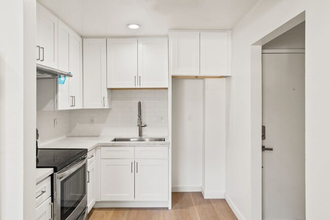 Building Photo - 994 Valencia St