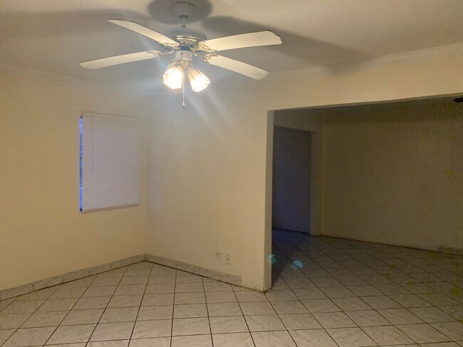 Foto del edificio - 1815 Potomac Ave