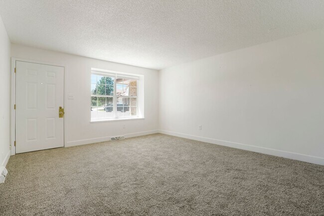Building Photo - Charming 2-Bed, 1-Bath Home in Lakewood!!