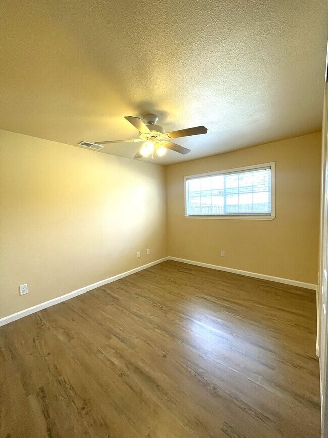 Foto del edificio - Move in Ready Updated 3 bedroom 2 Bathroom Home in Fremont