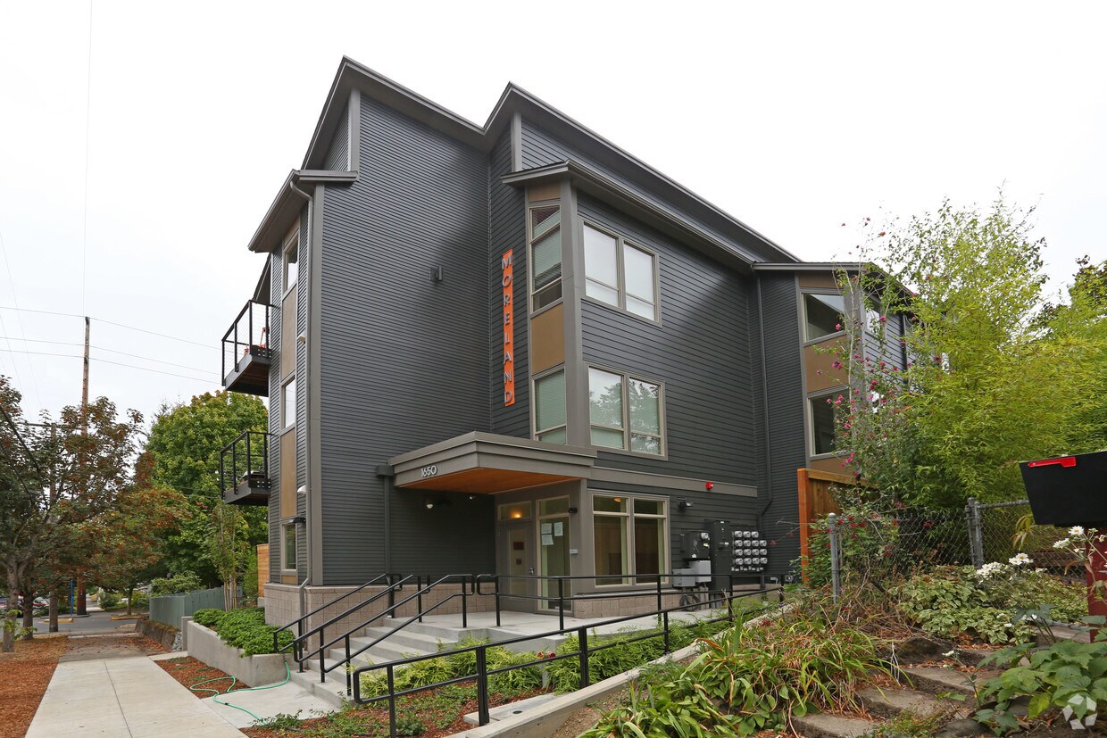 Building Photo - 1636 SE Harold St