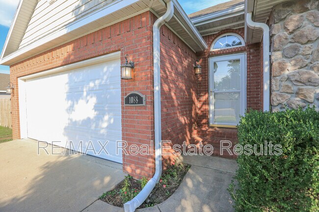 Building Photo - 1088 Charles St