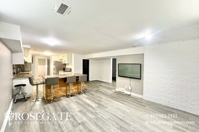 Photo du bâtiment - Newly Renovated 2-Bedroom | 1,000 Sq Ft | ...