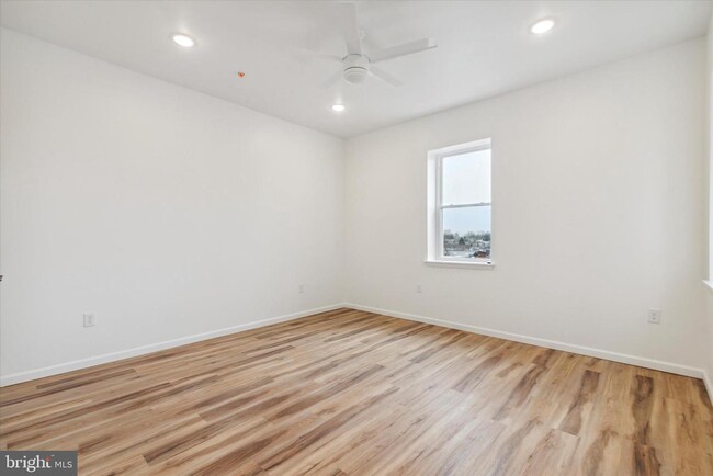 Foto del edificio - 436 E Walnut Ln