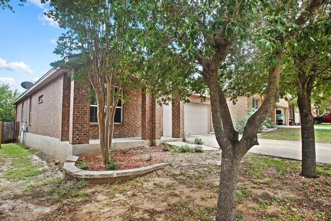 Foto del edificio - 3 Bedroom/2 Bath Alamo Ranch Subdivision