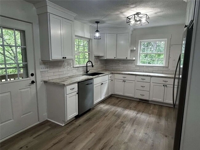 Building Photo - Remodeled 4 Bedroom Home in Walhalla
