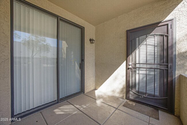 Foto del edificio - 4925 E Desert Cove Ave