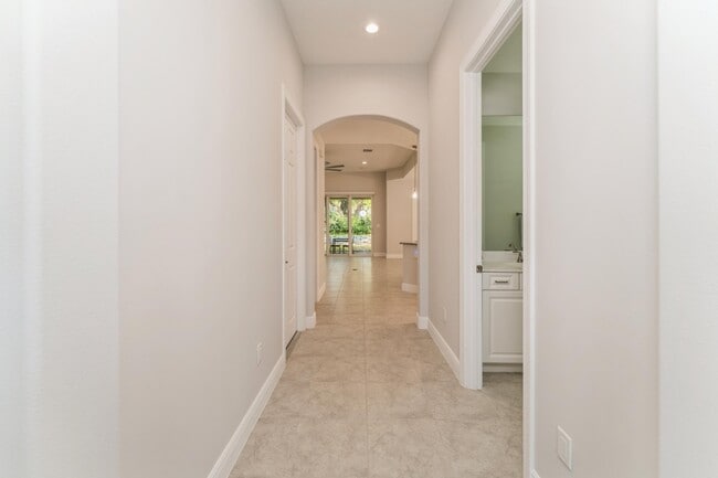 Building Photo - 6100 Bella Rosa Ln