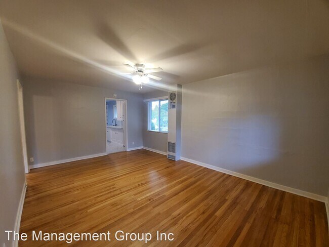 Building Photo - 904 W 21st St