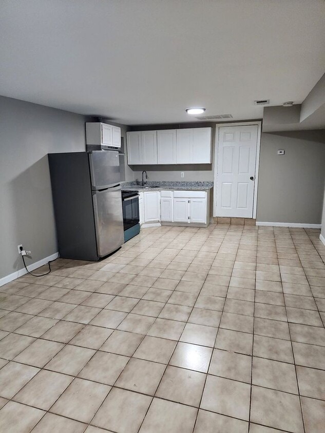 110 Court St Unit Ground, Elizabeth, NJ 07206 Apartments in Elizabeth