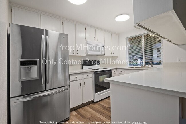 Foto del edificio - Three Bedroom Ranch In Central Hillsboro w/ Large Fenced Yard!