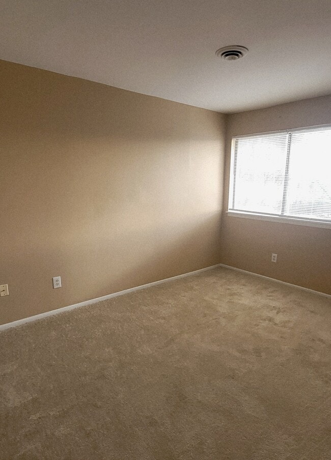 Foto del edificio - 1701 Fountain Rock Way