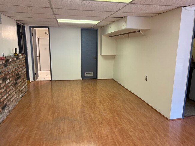 Building Photo - 1208 Green Ln