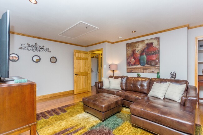 Foto del edificio - 136 Grove Ave