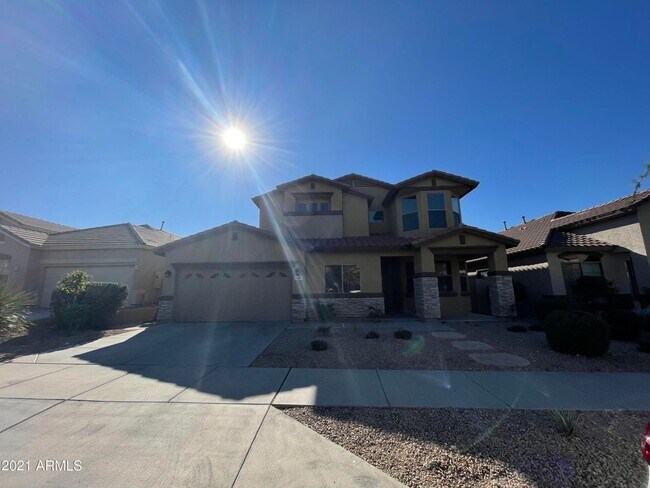 Foto del edificio - 4 bedroom home in Carefree Crossing