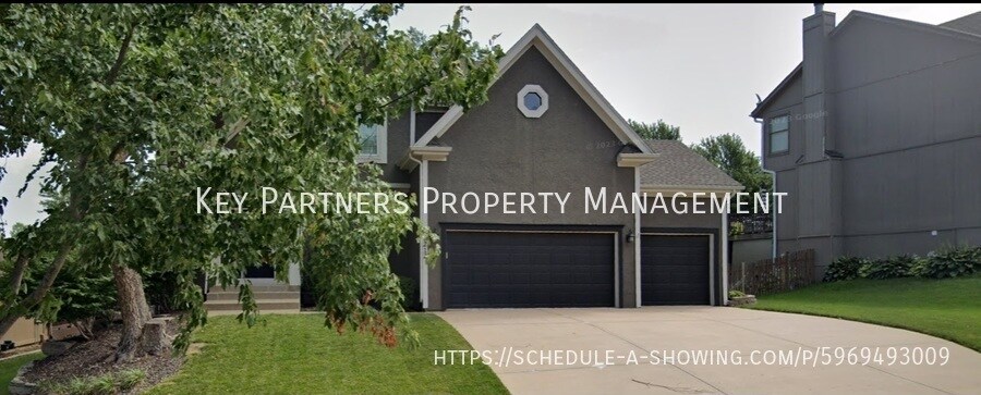 Primary Photo - 8212 W 146th - Gorgeous!