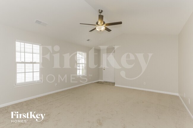 Foto del edificio - 5716 Henderson Oaks Dr