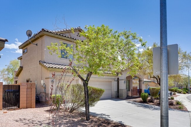 Foto del edificio - FANTASTIC 3 BEDROOM 2.5 BATH IN NORTH LAS ...