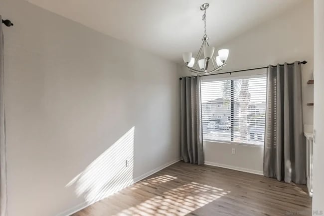 Dining cove - 4576 Hawley Blvd