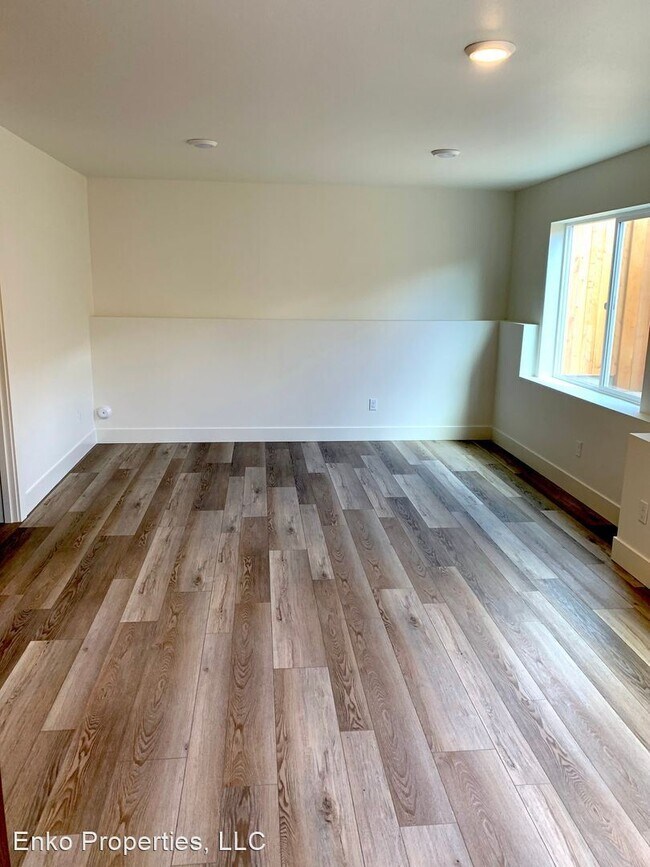 Building Photo - 1 br, 1 bath Apartment - 5627 N. Gay Ave.