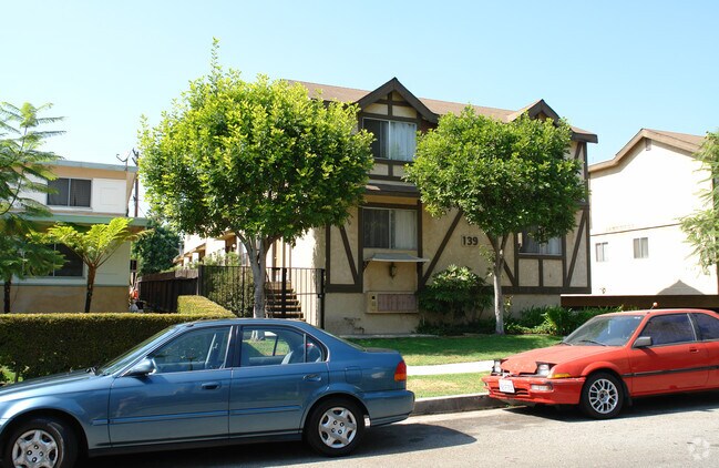 Building Photo - 133-139 Carr Dr