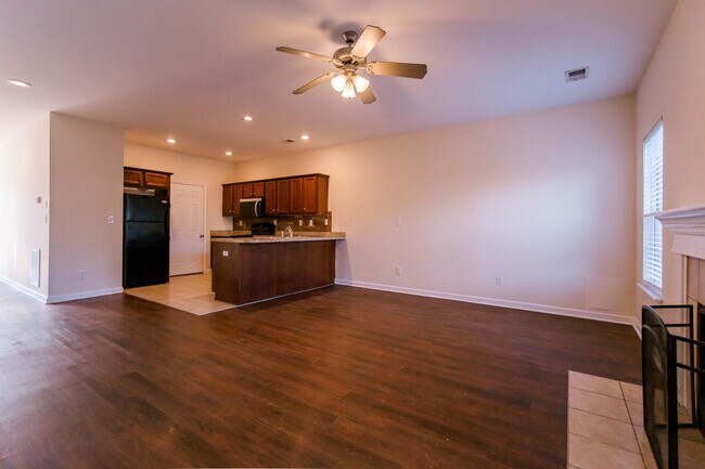 Foto del edificio - 3851 Dylan Pl