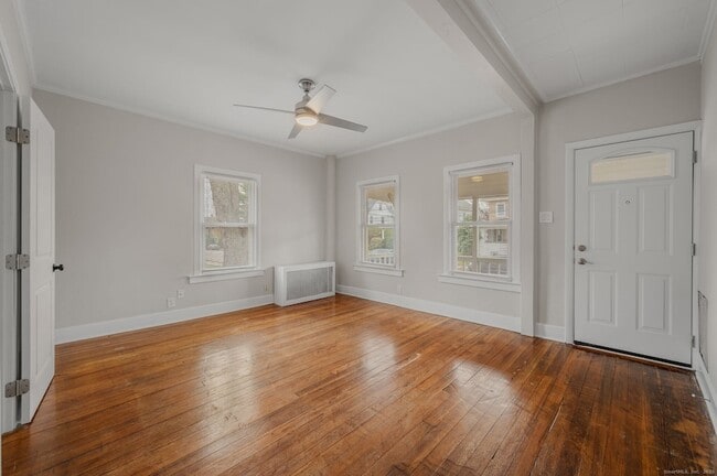 Foto del edificio - 245 Willetts Ave