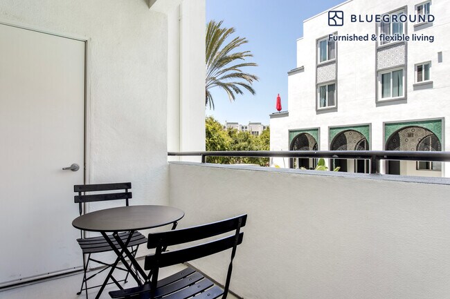 Foto del edificio - 5710 Crescent Prk E