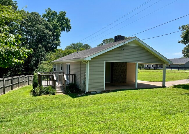 Foto del edificio - 9330 Wallace Tatum Rd