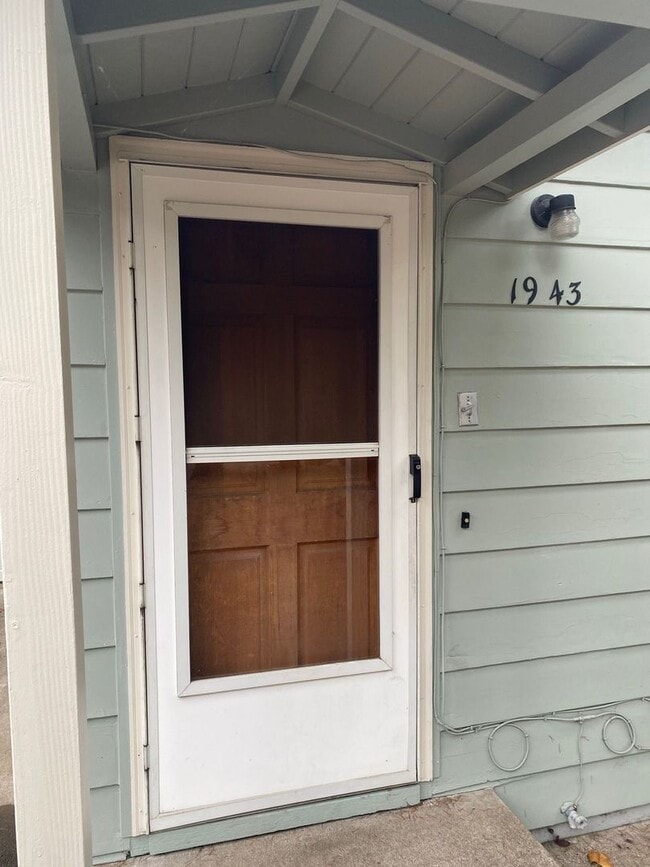 Building Photo - Smithoak Duplex