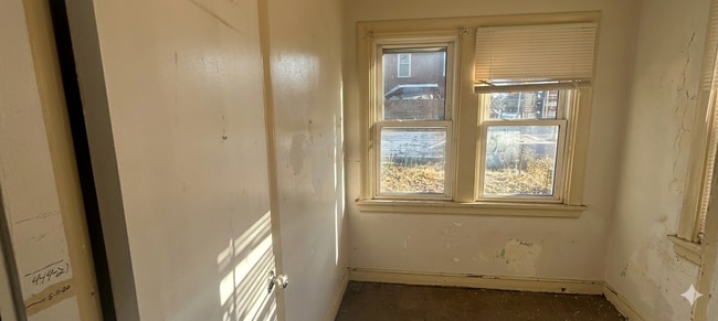 Building Photo - 8214 Pelham Ave
