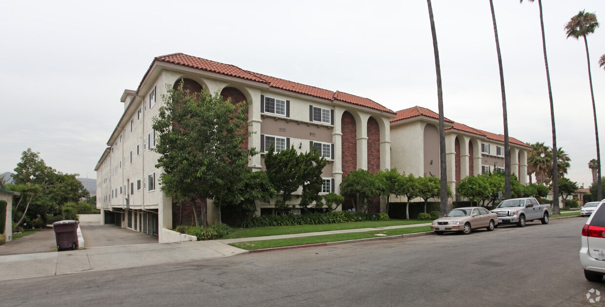 Building Photo - 1344 5th St
