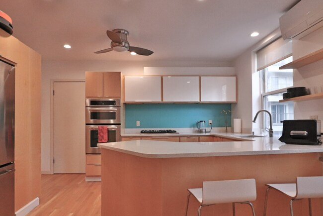 Building Photo - 2 Bedroom