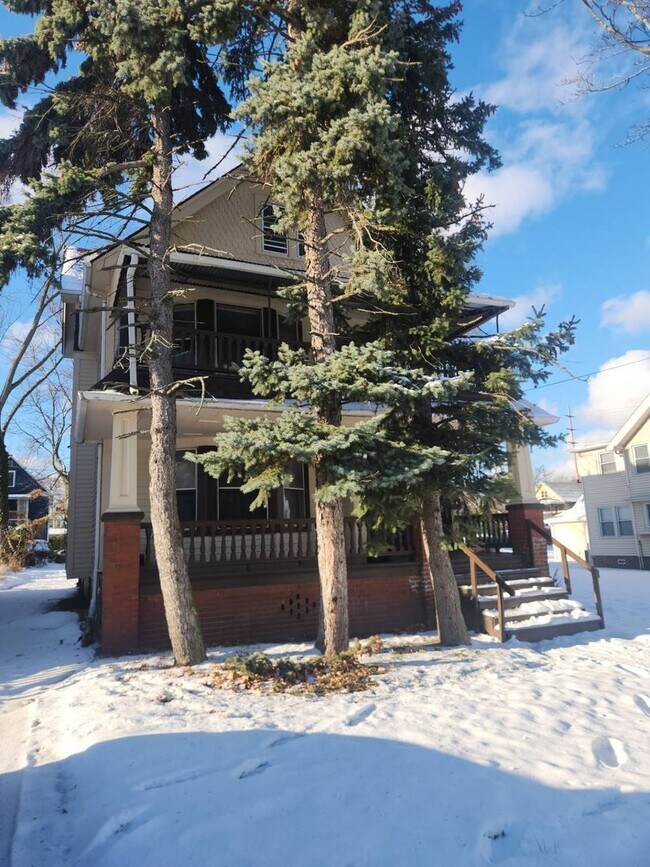 Foto del edificio - 1736-1738 Coit Rd