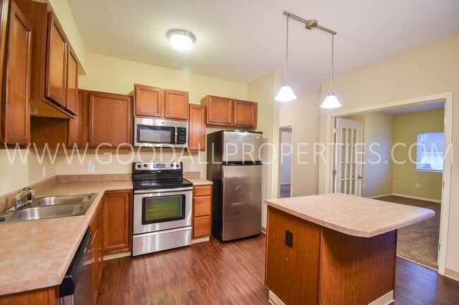 Building Photo - 3 Bedroom, 2 Bath Condo in Johnston w/ Garage