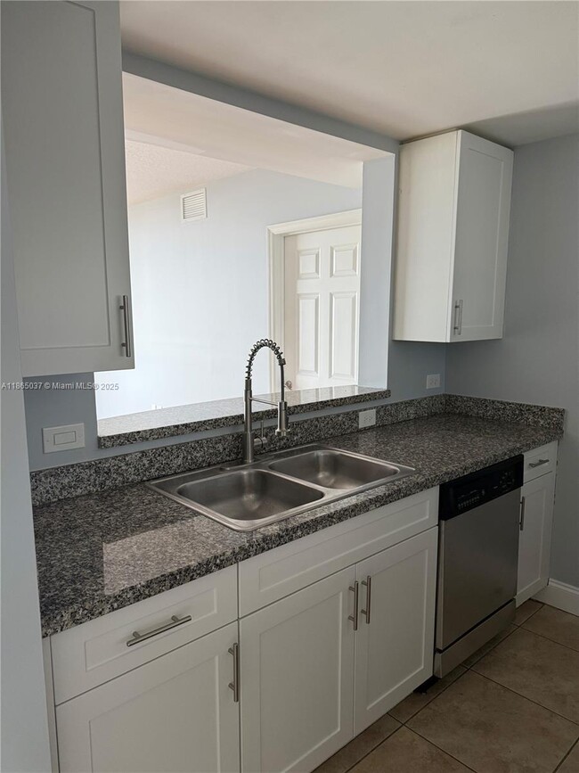 Foto del edificio - 900 SW 8th St