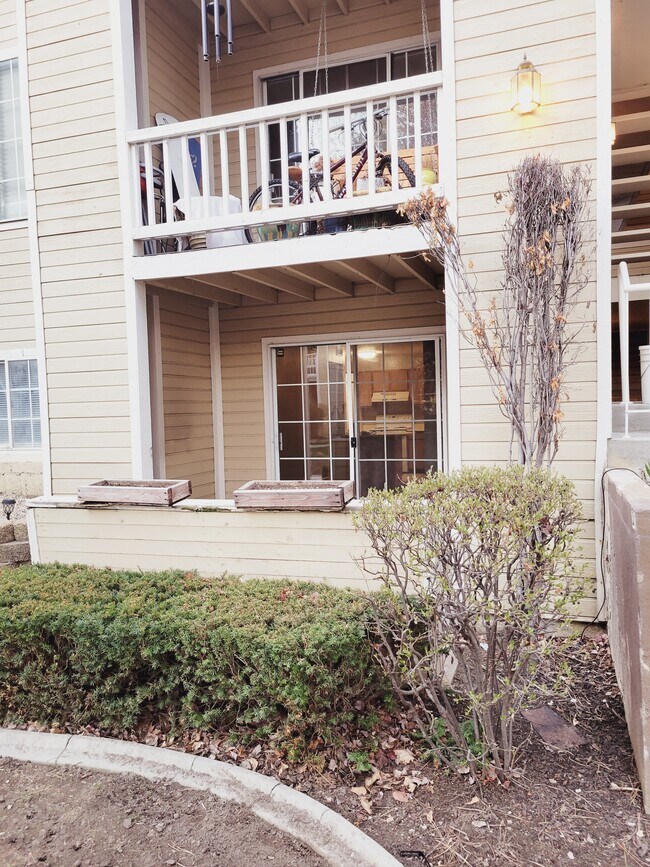 Building Photo - 1212 E Waterside Cv