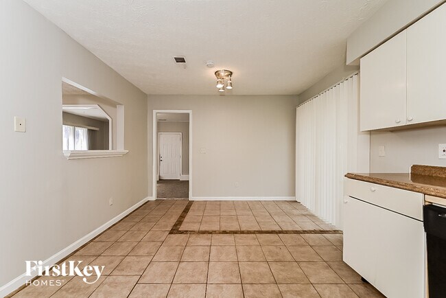 Building Photo - 2851 Woodfield Dr